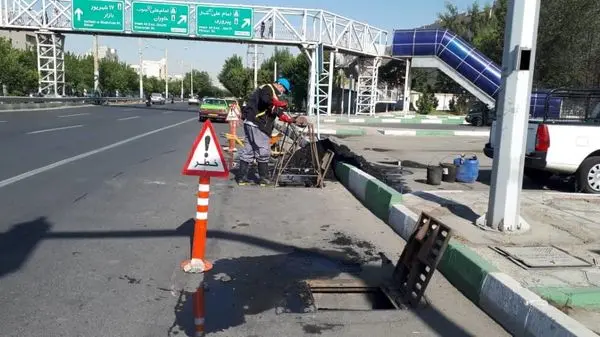 عملیات ویژه لایروبی و پاکسازی کانال های منطقه ۱۴ در آستانه فصل پائیز