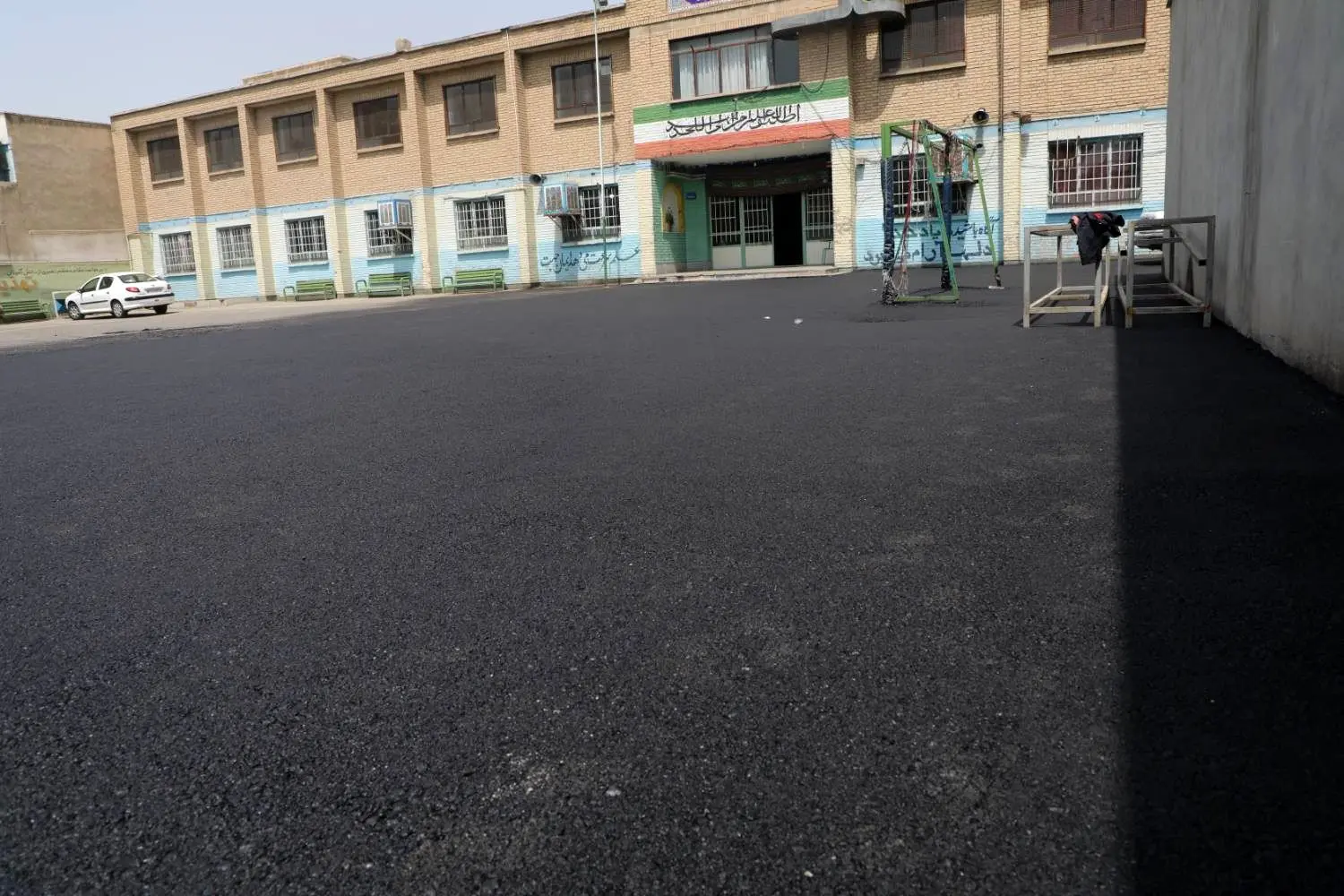 تداوم اجرای طرح نهضت آسفالت در 20 مدرسه منطقه 19

