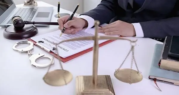 آیا میتوان بدون وکیل در پرونده کیفری موفق شد؟ نکات کلیدی و حقایق مهم【سال1403】