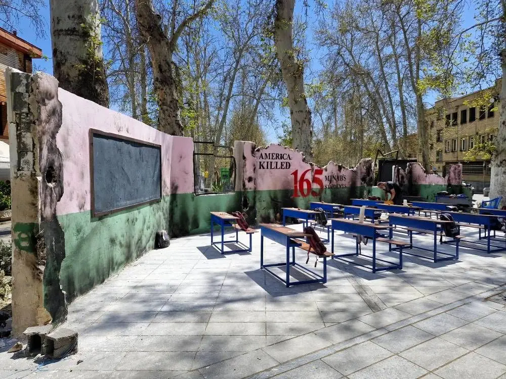 آغاز ساخت نمادها والمانهای جنگ تحمیلی آمریکایی ـ صهیونیستی در منطقه یک تهران 

