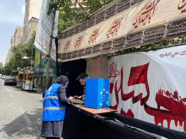 توزیع کارتن پلاست و کیسه جمع آوری پسماند در بین هیئات و ایستگاه های صلواتی منطقه 19