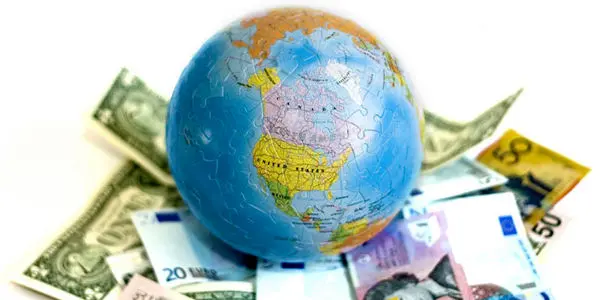 در حوزه اقتصاد نباید با نگاه سیاسی تصمیم‌گیری کرد