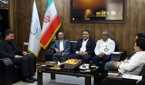 نشست صمیمانه مدیران عامل پازارگاد و دماوند انرژی عسلویه برگزار شد


