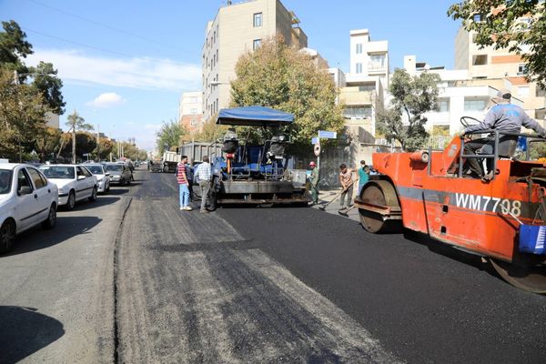 بهسازی خیابان بهمنیار در محور الگوی خدمت منطقه19 با پخش 1500 تن آسفالت 

