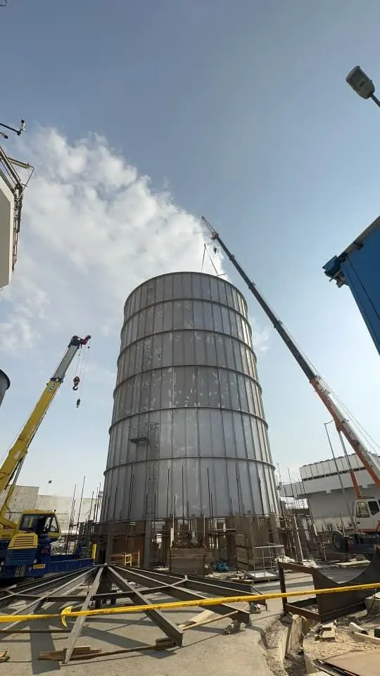 شریعتمداری: درود بر شرف تک‌تک فرماندهان جبهه تولید