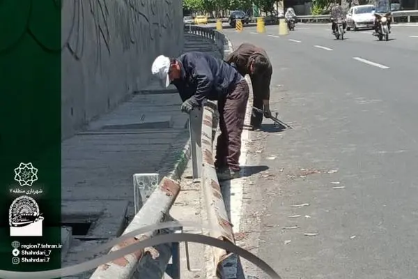 نصب گاردریل در مسیر شمال به جنوب بزرگراه شهید صیاد شیرازی