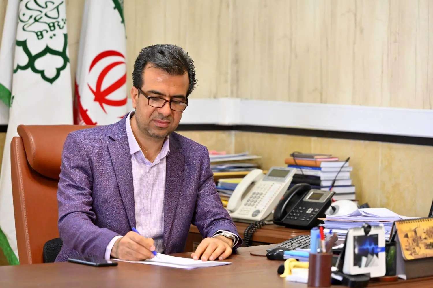 معابر آسیب دیده از برف زمستانی با پخش آسفالت مرمت شد

