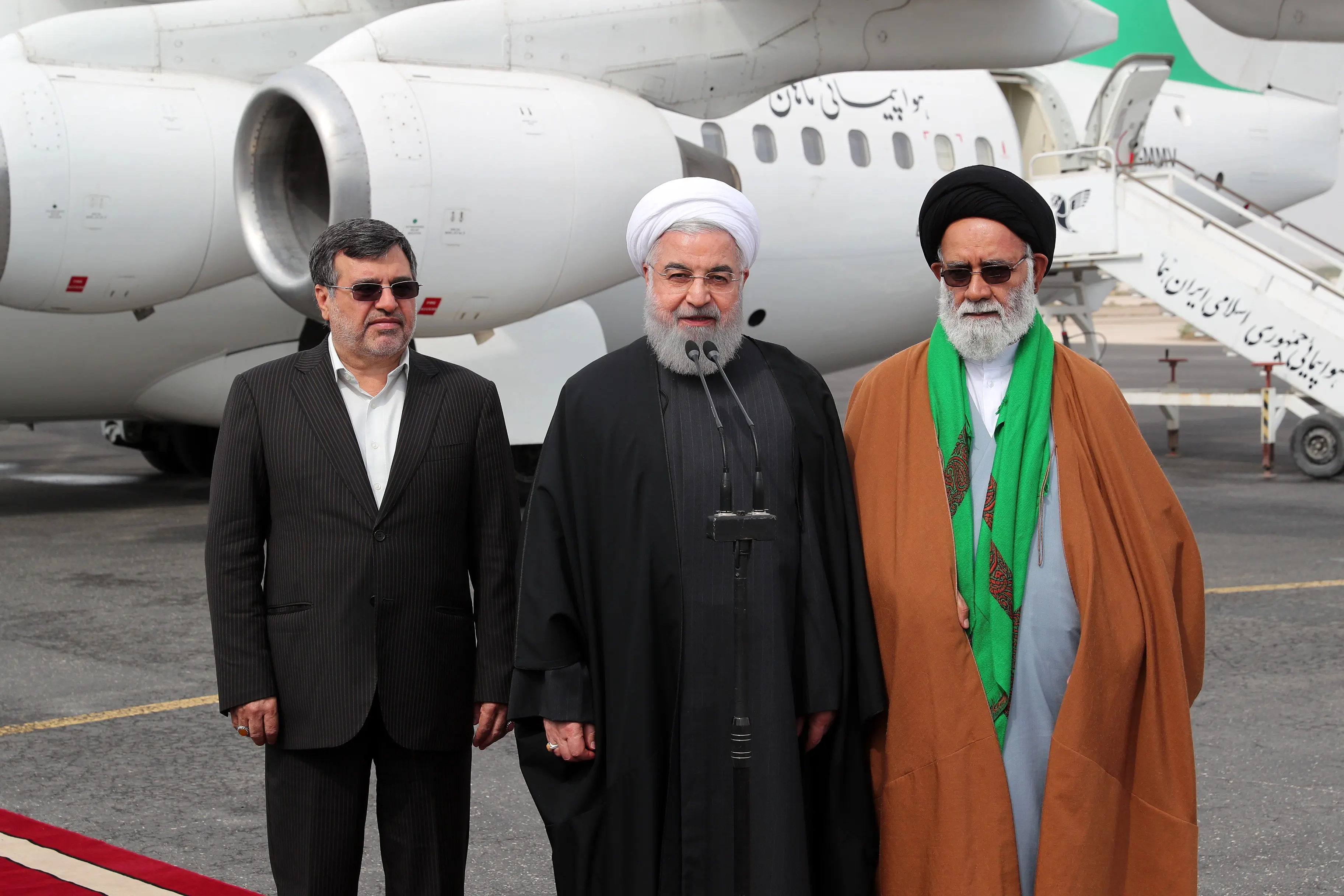 رییس جمهور وارد بندر لنگه شد