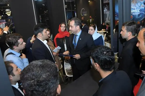 از بازدید هیاتهای تجاری خارجی تا حضور گسترده رسانهها در غرفه بزرگترین هلدینگ پتروشیمی ایران