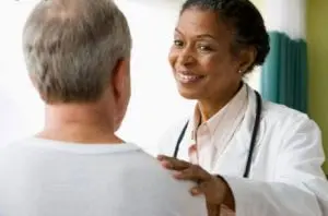 آقای دکتر انگشتتو بردار لطفا! +عکس