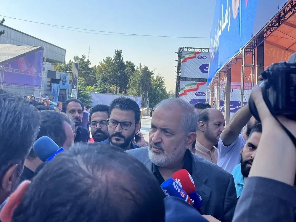 وزیر صمت: پیگیر تحویل همه خودروهای وارداتی ظرف ماه‌های آینده هستیم

