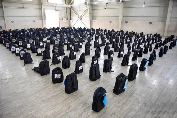 اهدای 1200 کوله و بسته لوازم التحریر به دانش آموزان نیازمند