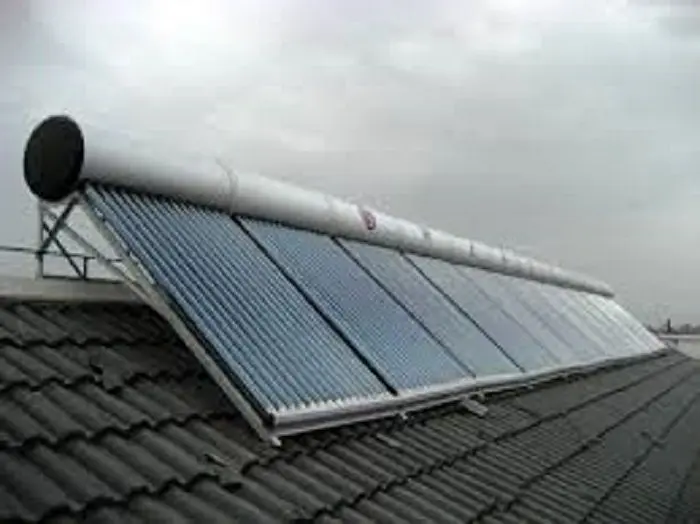 تجهیز بوستان ها و ساختمان های منطقه 2 به آبگرمکن های خورشیدی

