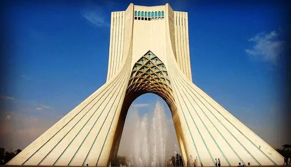 برج آزادی برای مقابله با انتقال ویروس کرونا موقتا تعطیل شد.