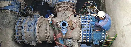 نوسازی دو شیرخط اصلی بدون اعمال قطع آب در شهر
