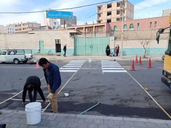 نصب بیش از 300 عدد تجهیزات ترافیکی در 25 معبر در قالب طرح بهاران خدمت منطقه 19