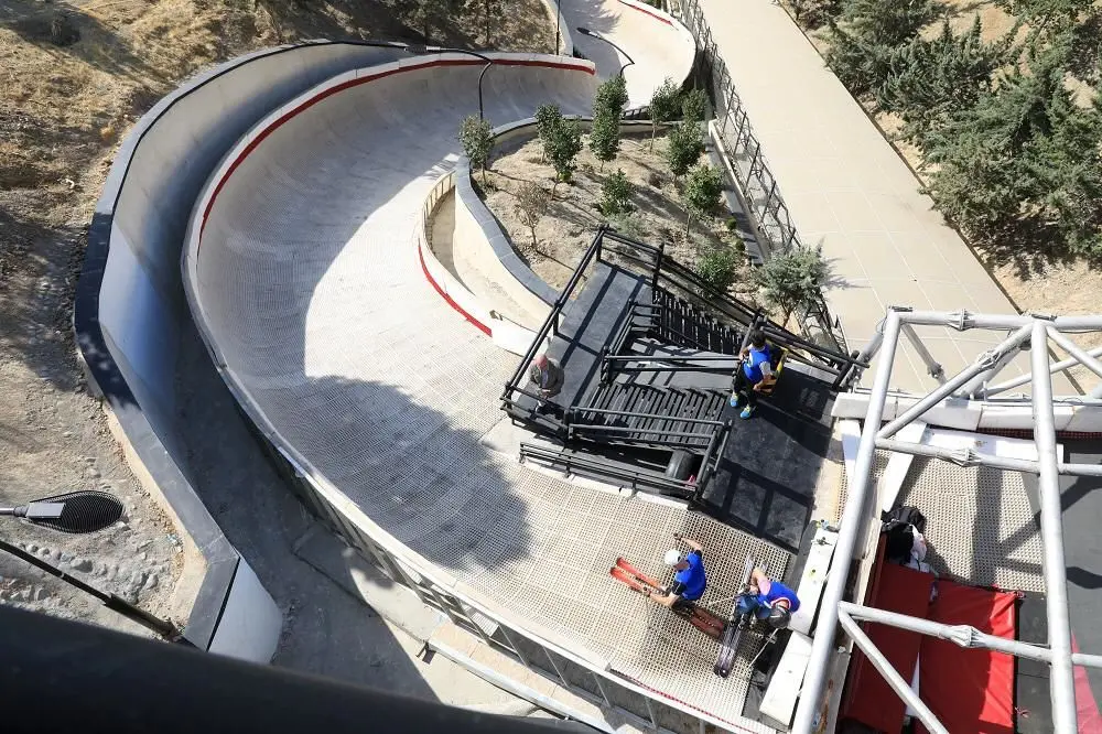 بام تهران صاحب پیست اسکی شد

