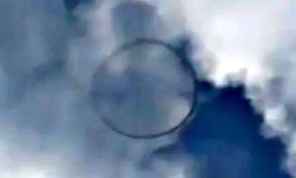 
رویت یوفوی حلقوی عجیب در آسمان برزیل! + عکس
