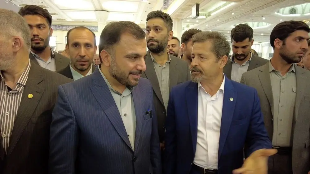 بازدید وزیر ارتباطات و فناوری اطلاعات از غرفه پست بانک ایران در نمایشگاه صنعت پست و تجارت الکترونیک

