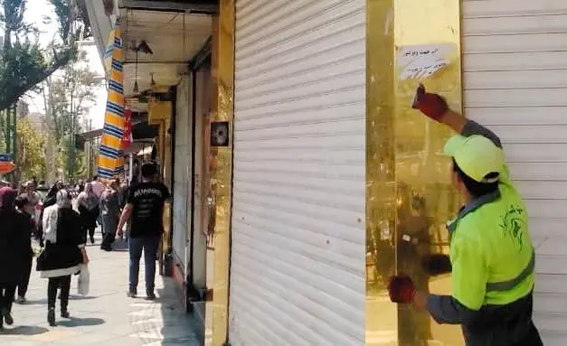 پاکسازی جداره های چهارراه ولی عصر (عج) از زوائد بصری