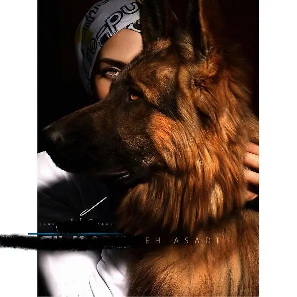 ژست عجیب و غریب خانم بازیگر و سگش در آتلیه+عکس
