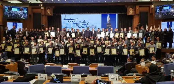  برای نخستین بار ۱۰ شرکت از گروه فولاد خوزستان جایزه تعالی سازمانی دریافت نمودند