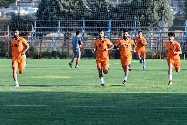 پایان اعتصاب بازیکنان ماشین سازی پیش از بازی با استقلال