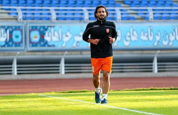 مهاجم شهرخودرو حق شرکت در تمرینات را ندارد