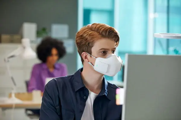 آغاز عرضه جهانی دستگاه تصفیه هوای پوشیدنیLG PURICARE