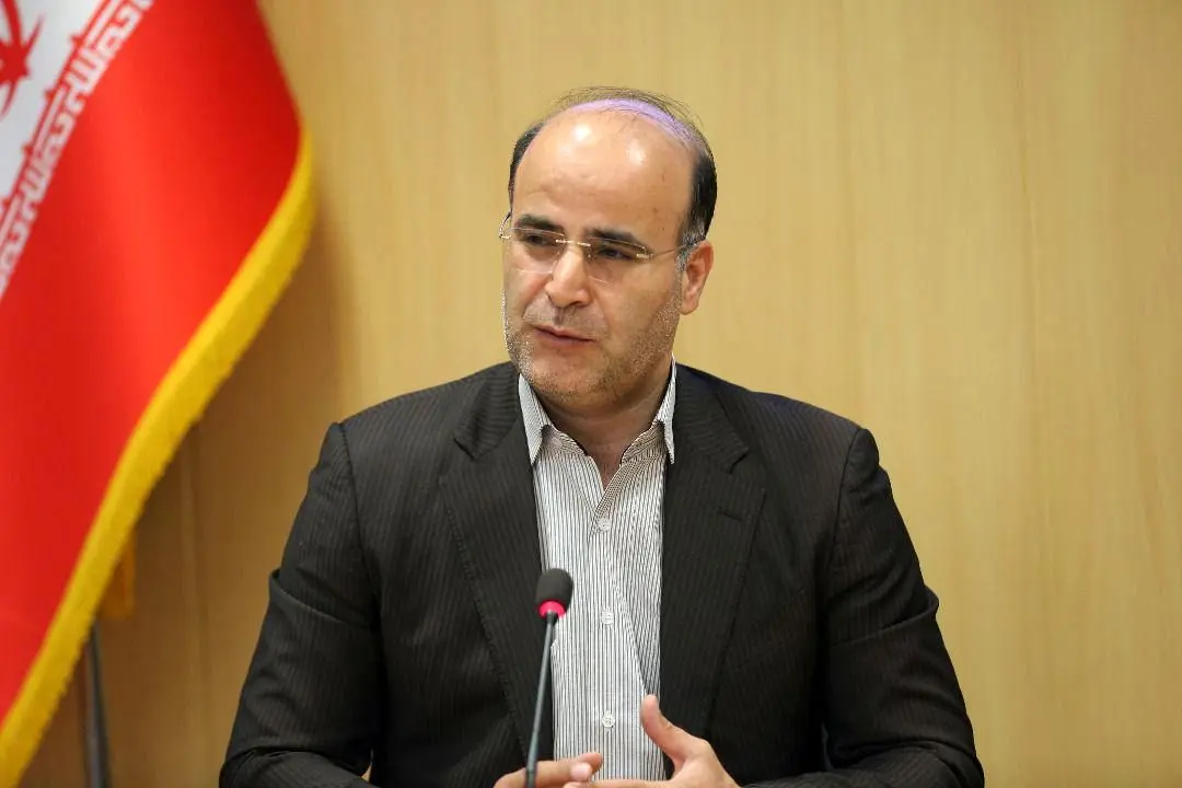 آماده سازی مسیر راهپیمایی ۱۳ آبان در خیابان طالقانی

