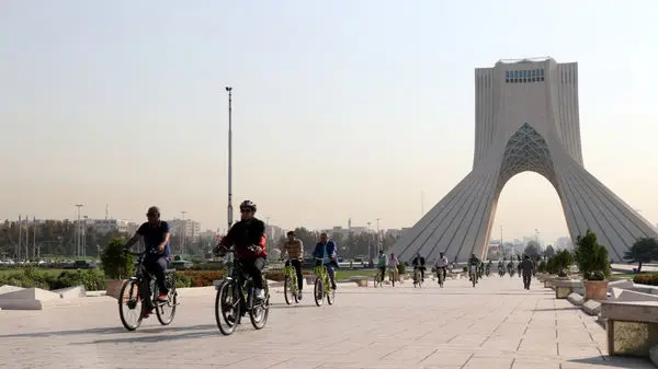 میدان آزادی شاهد دوچرخه سواری مدیران شهری منطقه9