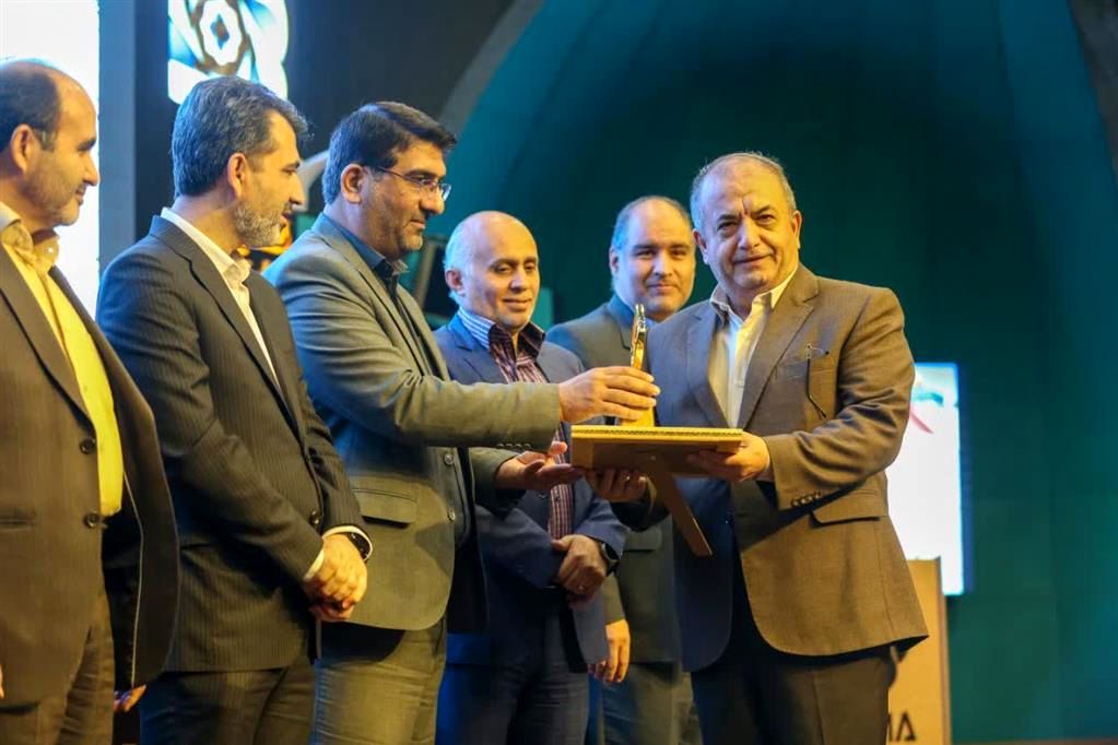 ذوب آهن اصفهان مفتخر به دریافت تندیس واحد نمونه استاندارد شد

