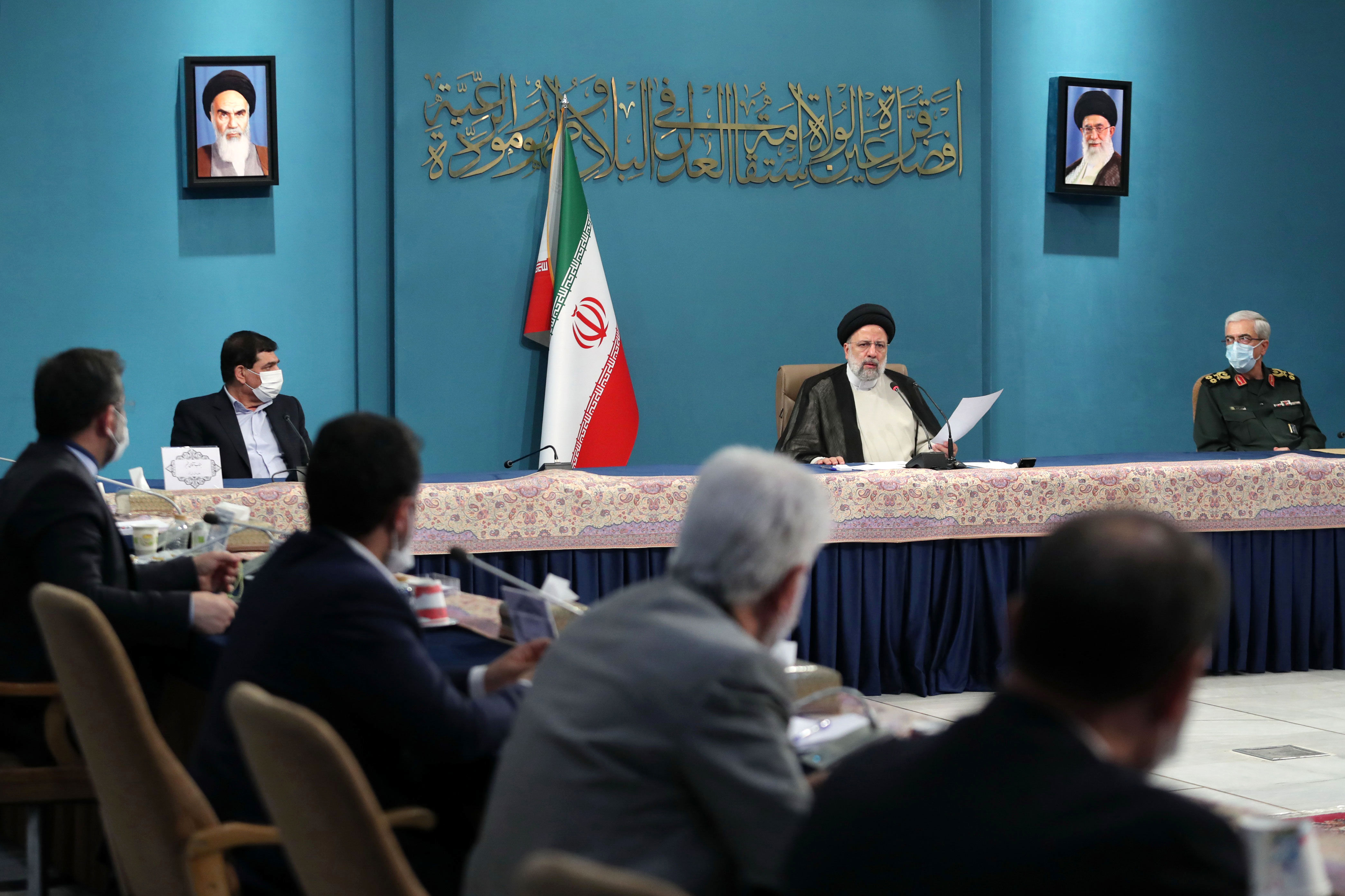 لزوم بازگشایی مدارس و دانشگاه‌ها در موعد مقرر