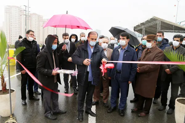 تخلیه بار ترافیکی اطراف دریاچه شهدای خلیج فارس مخصوصا معابر غربی دریاچه، به بزرگراه خرازی شرق تسهیل شد.


