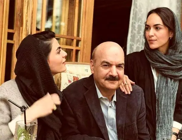 
جشن تولد ایرج طهماسب در کنار همسر و دخترش + عکس
