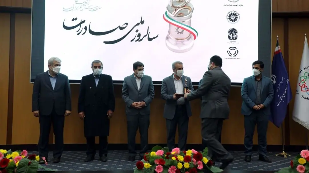 با دریافت تندیس و لوح تقدیر از معاون اول رییس جمهور