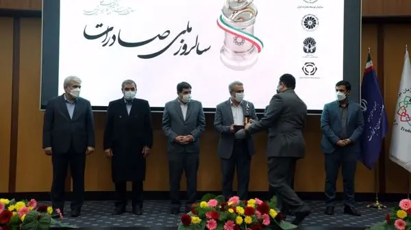 با دریافت تندیس و لوح تقدیر از معاون اول رییس جمهور