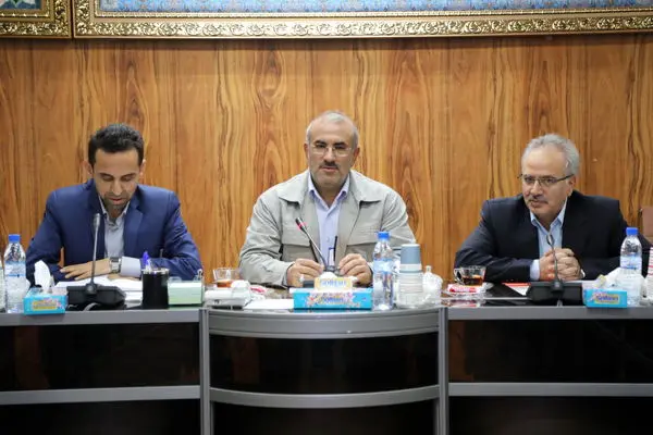 گمرگ در جنگ اقتصادی برای تسهیل صادرات به پتروشیمیها کمک بیشتری کند