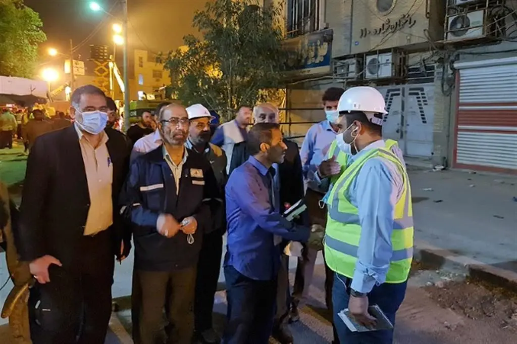 همکاری مناطق نفتخیزجنوب در امدادرسانی و آواربرداری ساختمان متروپل آبادان

