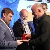 تندیس زرین همایش به بیمه دی رسید