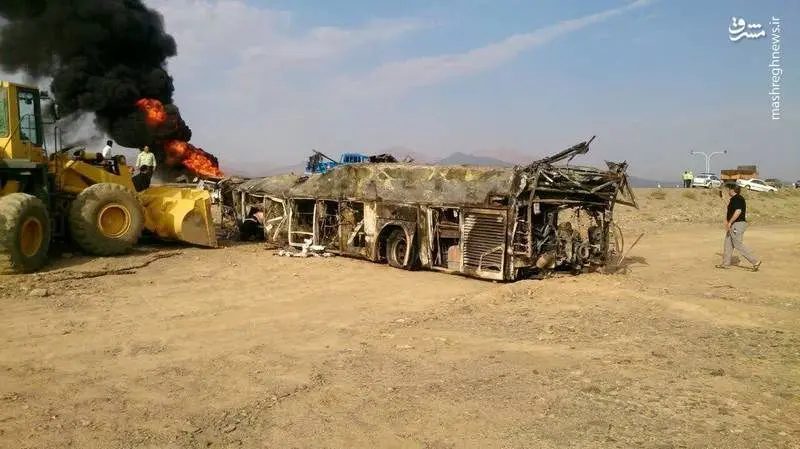 اتوبوس مسافربری سوخته درمحور کاشان-نطنز +عکس