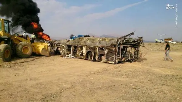 اتوبوس مسافربری سوخته درمحور کاشان-نطنز +عکس