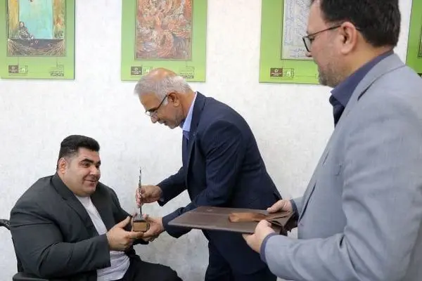 قهرمان پاراوزنه‌برداری نیز سفیر بانک قرض‌الحسنه مهر ایران شد

