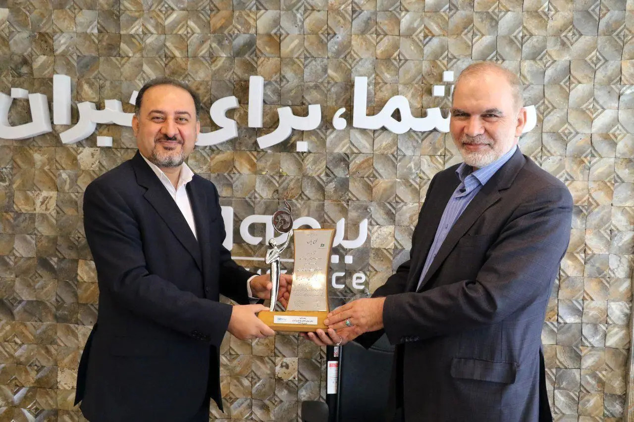 بیمه دی نشان سیمین بهره وری را دریافت کرد

