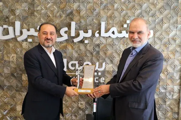 بیمه دی نشان سیمین بهره وری را دریافت کرد