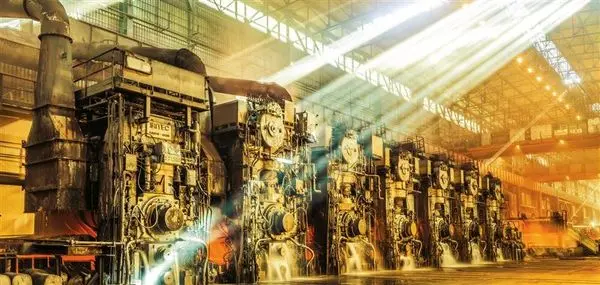 تولید بیش از 70 درصد ورق گرم موردنیاز کشور در خط نورد گرم فولاد مبارکه

