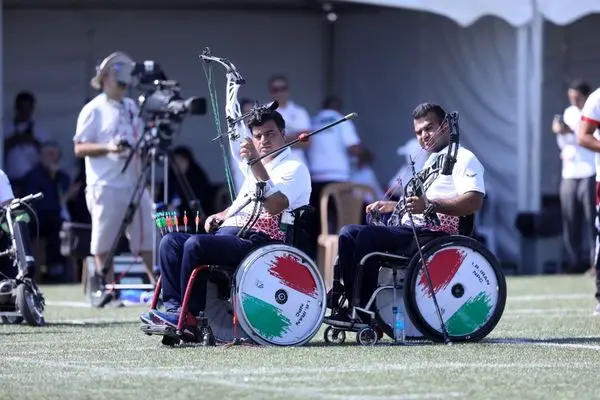 مدال طلا بر گردن تیم پارا تیراندازی با کمان مردان ایران