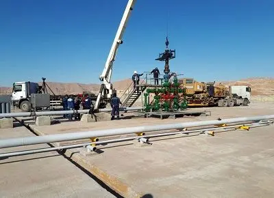 شیرآلات تاج چاه ۴۸۵ اهواز آسماری بدون حضور دکل تعویض شد
