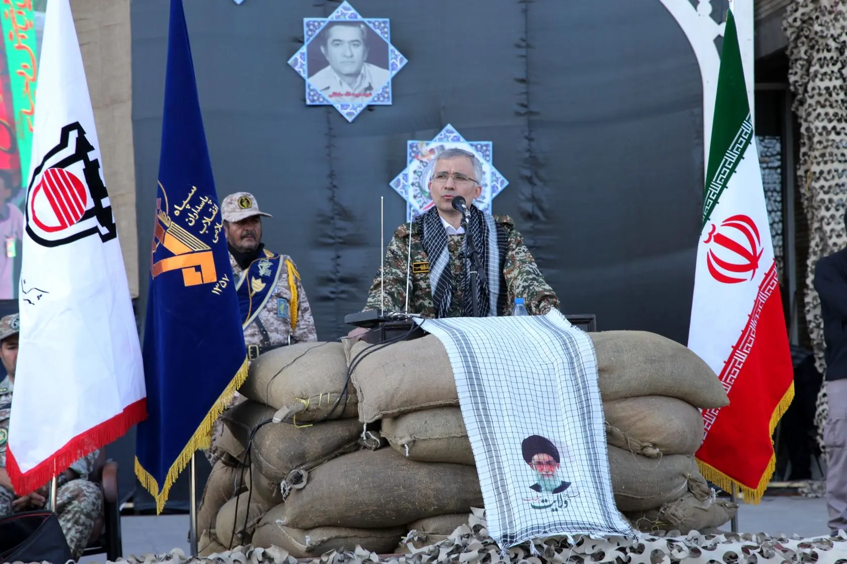 آیین با شکوه صبحگاه مشترک نظامی د ر ذوب آهن اصفهان برگزارشد