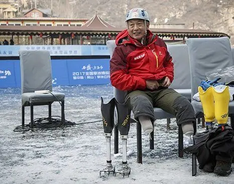 مرد ۶۹ سالهای که بدون پا اورست را فتح کرد!+عکس